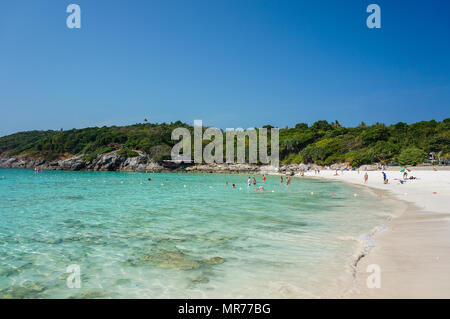 Racha Island à Phuket, Thaïlande. La plus belle île de Phuket, un paysage extraordinaire et l'eau de mer de cristal a été attiré un si grand nombre de touristes de visiter Banque D'Images