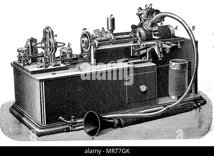 Gravure illustrant le premier phonographe Edison.. Le phonographe a été inventé en 1877, pour l'enregistrement et de reproduction mécanique du son par Thomas Edison. Thomas Edison (1847-1931), un inventeur américain et homme d'affaires. En date du 19e siècle Banque D'Images