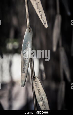Le Saule pleureur monument de l'Holocauste qui est situé près de la Synagogue Dohany à Budapest, Hongrie. Banque D'Images