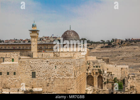 La mosquée Al-Aqsa dans la vieille ville de Jérusalem Israël vue sur les toits dans le quartier juif. Banque D'Images