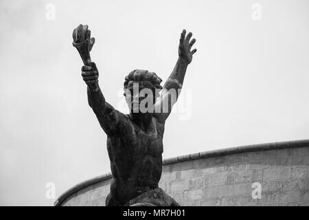 Statue du côté de la Statue de la Liberté (Statue de la Liberté) à la Citadelle sur la colline Gellert à Budapest, Hongrie. Banque D'Images