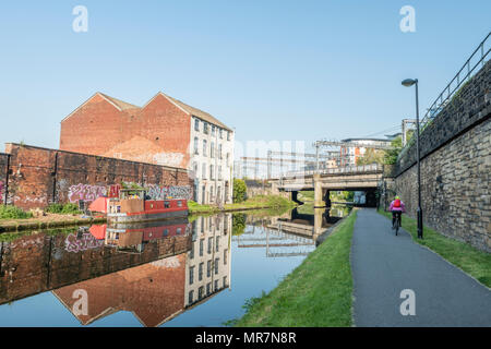 Office de verrou, Leeds Liverpool Canal, West Yorkshire, Royaume-Uni Banque D'Images