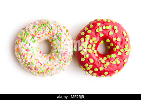 Sweet saupoudré donuts isolé sur fond blanc. Banque D'Images