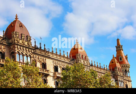 Cas Pons à Barcelone, Espagne. A été construit en 1890-1891 par l'architecte Catalan Enric Sagnier Banque D'Images