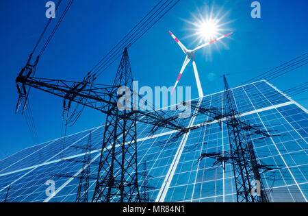 La composition de l'éolienne, des panneaux solaires et pylône haute tension ligne électrique avec Banque D'Images