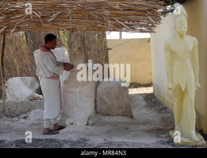 Basilique du Sacré-Cœur de Paris, communément appelé Sacre-Coeur, une église catholique, dédiée au Sacré-Cœur de Jésus, à Paris, France. Un monument populaire et le deuxième monument le plus visité à Paris. La basilique a été conçu par Paul Abadie. La construction a commencé en 1875 et a été achevé en 1914. La basilique fut consacrée à la fin de la Première Guerre mondiale en 1919. Banque D'Images