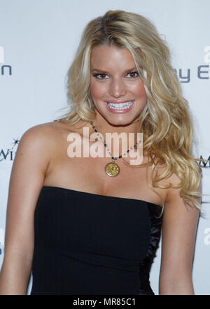 Jessica Simpson arrivant à l ' POUSSE POUR LA FONDATION CANADIENNE Rêves d'étoiles à Los Angeles. 13 novembre 2003SimpsonJessica16 Red Carpet Event, Vertical, USA, Cinéma, Célébrités, photographie, Bestof, Arts, Culture et divertissement, Célébrités Topix fashion / Vertical, Best of, événement dans la vie d'Hollywood, Californie - Tapis rouge et en backstage, USA, Cinéma, Célébrités, cinéma, télévision, Célébrités célébrités musique, photographie, Arts et culture, Bestof, divertissement, Topix headshot, vertical, une personne, à partir de l'an 2003, enquête tsuni@Gamma-USA.com Banque D'Images