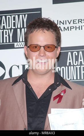 Dean Sams de Lone Star a gagné pour le 'Top' du Groupe Vocal, backstage à la 37e Academy of Country Music Awards, qui a eu lieu à l'Universal Amphitheatre de Los Angeles, CA., 22 mai 2002. SamsDean  LoneStar 02 Red Carpet Event, Vertical, USA, Cinéma, Célébrités, photographie, Bestof, Arts, Culture et divertissement, Célébrités Topix fashion / Vertical, Best of, événement dans la vie d'Hollywood, Californie - Tapis rouge et en backstage, USA, Cinéma, Célébrités, cinéma, télévision, Célébrités célébrités musique, photographie, Arts et culture, Bestof, divertissement, Topix headshot, vertical, un par Banque D'Images