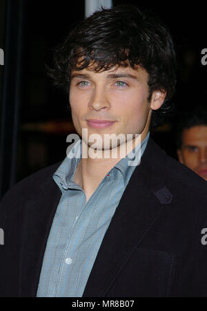 Tom Welling arrivant à l ' MOINS CHER À LA DOUZAINE PREMIERE ' au Chinese Theatre de Los Angeles. décembre 14, 2003.WellingTom060 Red Carpet Event, Vertical, USA, Cinéma, Célébrités, photographie, Bestof, Arts, Culture et divertissement, Célébrités Topix fashion / Vertical, Best of, événement dans la vie d'Hollywood, Californie - Tapis rouge et en backstage, USA, Cinéma, Célébrités, cinéma, télévision, Célébrités célébrités musique, photographie, Arts et culture, Bestof, divertissement, Topix headshot, vertical, une personne, à partir de l'an 2003, enquête tsuni@Gamma-USA.com Banque D'Images