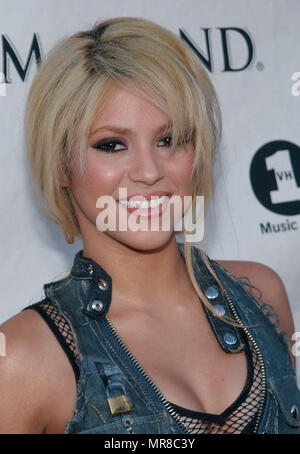 Shakira au croisement "VH1 Divas Las Vegas', un concert au profit de la VH1 Save the Music Foundation, au MGM Grand Garden Arena de Las Vegas, NV, 5/23/02. Shakira24 Red Carpet Event, Vertical, USA, Cinéma, Célébrités, photographie, Bestof, Arts, Culture et divertissement, Célébrités Topix fashion / Vertical, Best of, événement dans la vie d'Hollywood, Californie - Tapis rouge et en backstage, USA, Cinéma, Célébrités, cinéma, télévision, Célébrités célébrités musique, photographie, Arts et culture, Bestof, divertissement, Topix headshot, vertical, une personne, à partir de l'an , 20 Banque D'Images