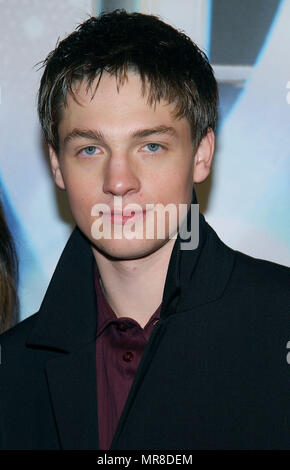 Gregory Smith (Everwood), en arrivant à l'hiver 2003 'WB TCA Tour Party' à Hollywood et Highland à Los Angeles, Ca. Samedi, 11 janvier 2003 SmithGregory Everwood153 Red Carpet Event, Vertical, USA, Cinéma, Célébrités, photographie, Bestof, Arts, Culture et divertissement, Célébrités Topix fashion / Vertical, Best of, événement dans la vie d'Hollywood, Californie - Tapis rouge et en backstage, USA, Cinéma, Célébrités, cinéma, télévision, Célébrités célébrités musique, photographie, Arts et culture, Bestof, divertissement, Topix headshot, vertical, une personne, à partir de l'an , 200 Banque D'Images