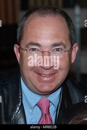 Le directeur Barry Sonnenfeld à la première de grande difficulté à El Captain Theatre de Los Angeles. Le 2 avril 2002. SonnenfeldBarry administrateur01 Red Carpet Event, Vertical, USA, Cinéma, Célébrités, photographie, Bestof, Arts, Culture et divertissement, Célébrités Topix fashion / Vertical, Best of, événement dans la vie d'Hollywood, Californie - Tapis rouge et en backstage, USA, Cinéma, Célébrités, cinéma, télévision, Célébrités célébrités musique, photographie, Arts et culture, Bestof, divertissement, Topix headshot, vertical, une personne, à partir de l'an 2002, enquête tsuni@Gamma-USA.co Banque D'Images