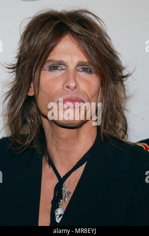 Steven Tyler arrivant à l'mtvICON : Aerosmith tenue à Studios Sony à Los Angeles, Ca., 14 avril 2002. TylerSteven16 Red Carpet Event, Vertical, USA, Cinéma, Célébrités, photographie, Bestof, Arts, Culture et divertissement, Célébrités Topix fashion / Vertical, Best of, événement dans la vie d'Hollywood, Californie - Tapis rouge et en backstage, USA, Cinéma, Célébrités, cinéma, télévision, Célébrités célébrités musique, photographie, Arts et culture, Bestof, divertissement, Topix headshot, vertical, une personne, à partir de l'an 2002, enquête tsuni@Gamma-USA.com Banque D'Images