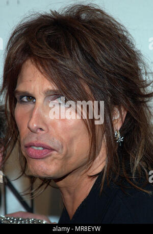 Steven Tyler arrivant à l'mtvICON : Aerosmith tenue à Studios Sony à Los Angeles, Ca., 14 avril 2002. TylerSteven20 Red Carpet Event, Vertical, USA, Cinéma, Célébrités, photographie, Bestof, Arts, Culture et divertissement, Célébrités Topix fashion / Vertical, Best of, événement dans la vie d'Hollywood, Californie - Tapis rouge et en backstage, USA, Cinéma, Célébrités, cinéma, télévision, Célébrités célébrités musique, photographie, Arts et culture, Bestof, divertissement, Topix headshot, vertical, une personne, à partir de l'an 2002, enquête tsuni@Gamma-USA.com Banque D'Images