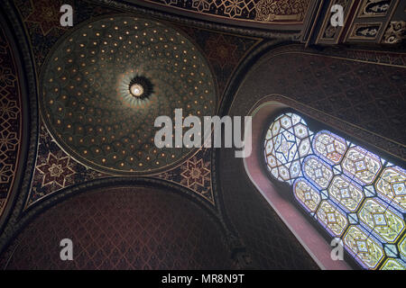 L'intérieur de la synagogue Espagnole, un style mauresque ornate temple dans la Ville Juive de Prague, République tchèque. Banque D'Images