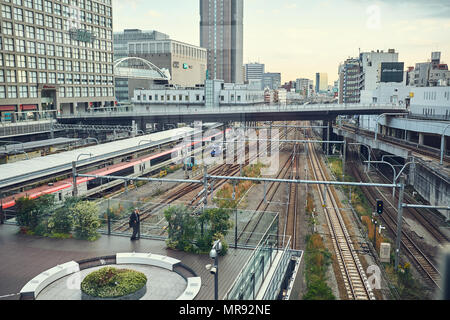 La gare de Shinjuku Train Tracks Banque D'Images