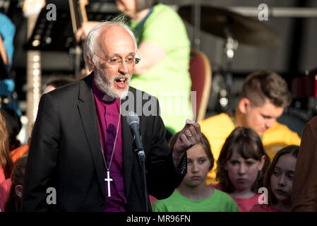 Justin Welby a rejoint l'agent en chef Ian Hopkins, Maire de Greater Manchester Andy Burnham et poète Lemn Sissay Mancunian Manchester au cours de l'ensemble concert chorale se souvenir des victimes de l'arène à la bombe à Manchester, Angleterre, le 22 mai 2018. Le prince William et le Premier ministre britannique Theresa peuvent se joindre à d'autres politiciens, ainsi que les membres de la famille de ceux qui ont été tués, et les premiers intervenants sur les lieux de l'attaque terroriste, alors que des milliers de personnes se sont réunies à Manchester mardi sur le premier anniversaire d'une attaque terroriste dans la ville qui a laissé 22 morts. Banque D'Images