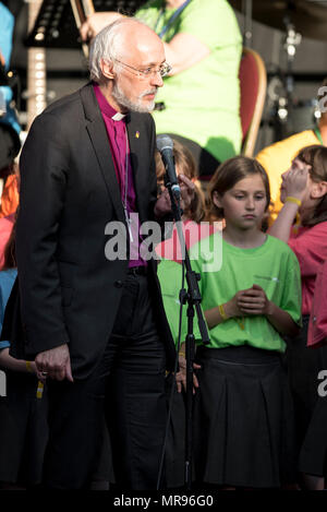 Justin Welby a rejoint l'agent en chef Ian Hopkins, Maire de Greater Manchester Andy Burnham et poète Lemn Sissay Mancunian Manchester au cours de l'ensemble concert chorale se souvenir des victimes de l'arène à la bombe à Manchester, Angleterre, le 22 mai 2018. Le prince William et le Premier ministre britannique Theresa peuvent se joindre à d'autres politiciens, ainsi que les membres de la famille de ceux qui ont été tués, et les premiers intervenants sur les lieux de l'attaque terroriste, alors que des milliers de personnes se sont réunies à Manchester mardi sur le premier anniversaire d'une attaque terroriste dans la ville qui a laissé 22 morts. Banque D'Images