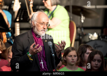 Justin Welby a rejoint l'agent en chef Ian Hopkins, Maire de Greater Manchester Andy Burnham et poète Lemn Sissay Mancunian Manchester au cours de l'ensemble concert chorale se souvenir des victimes de l'arène à la bombe à Manchester, Angleterre, le 22 mai 2018. Le prince William et le Premier ministre britannique Theresa peuvent se joindre à d'autres politiciens, ainsi que les membres de la famille de ceux qui ont été tués, et les premiers intervenants sur les lieux de l'attaque terroriste, alors que des milliers de personnes se sont réunies à Manchester mardi sur le premier anniversaire d'une attaque terroriste dans la ville qui a laissé 22 morts. Banque D'Images