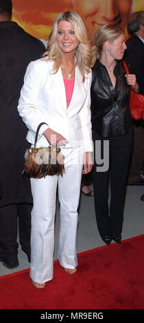 Tara Reid arrivant à la première de National Lampoon's Van Wilder au Cinerama Dome Theatre de Los Angeles. 1er avril 2002. ReidTara05 Red Carpet Event, Vertical, USA, Cinéma, Célébrités, photographie, Bestof, Arts, Culture et divertissement, Célébrités Topix fashion / Vertical, Best of, événement dans la vie d'Hollywood, Californie - Tapis rouge et en backstage, USA, Cinéma, Célébrités, cinéma, télévision, Célébrités célébrités musique, photographie, Arts et culture, Bestof, divertissement, Topix, vertical, une seule personne, à partir de l'année 2002 , tsuni@Gamma-USA.com - Mode d'enquête, Banque D'Images