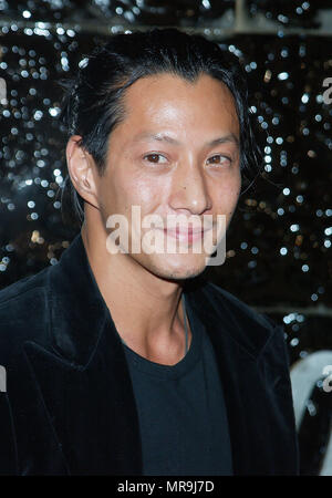 Lee Yun va arriver à la première de 'Die Another Day' Au Shrine Auditorium à Los Angeles. 11 novembre, 2002. YunleeWill117 Red Carpet Event, Vertical, USA, Cinéma, Célébrités, photographie, Bestof, Arts, Culture et divertissement, Célébrités Topix fashion / Vertical, Best of, événement dans la vie d'Hollywood, Californie - Tapis rouge et en backstage, USA, Cinéma, Célébrités, cinéma, télévision, Célébrités célébrités musique, photographie, Arts et culture, Bestof, divertissement, Topix headshot, vertical, une personne, à partir de l'an 2002, enquête tsuni@Gamma-USA.com Banque D'Images