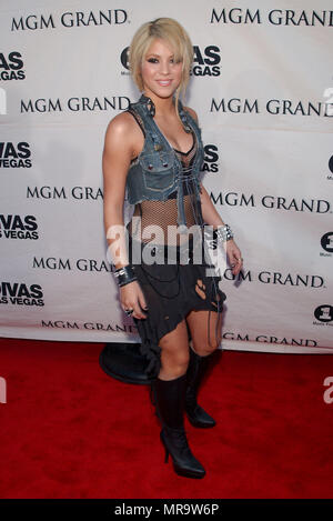 Shakira au croisement "VH1 Divas Las Vegas', un concert au profit de la VH1 Save the Music Foundation, au MGM Grand Garden Arena de Las Vegas, NV, 5/23/02. Shakira01 Red Carpet Event, Vertical, USA, Cinéma, Célébrités, photographie, Bestof, Arts, Culture et divertissement, Célébrités Topix fashion / Vertical, Best of, événement dans la vie d'Hollywood, Californie - Tapis rouge et en backstage, USA, Cinéma, Célébrités, cinéma, télévision, Célébrités célébrités musique, photographie, Arts et culture, Bestof, divertissement, Topix, vertical, une seule personne, à partir de l'année 2002, , inquir Banque D'Images