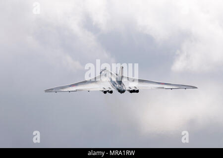 L'Avro Vulcan XH558 prend son décollage Banque D'Images