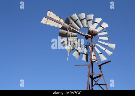 Moulin à Curtin Springs Outback Cattle Station dans le Territoire du Nord. Banque D'Images