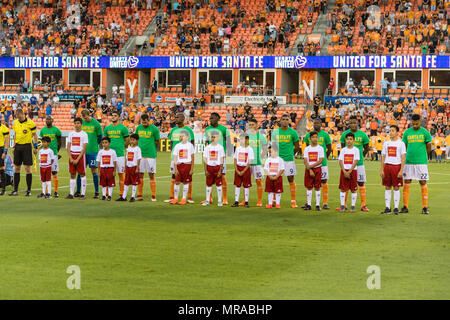 25 mai 2018 : Hommage aux victimes de Santa Fe avant le match entre le New York City FC et le Dynamo de Houston le 25 mai 2018 au Stade BBVA Compass à Houston, Texas, le score est à égalité 1-1 à la mi-temps Banque D'Images