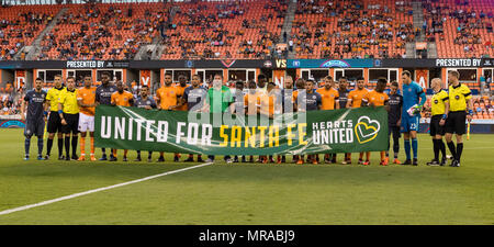 25 mai 2018 : Hommage aux victimes de Santa Fe avant le match entre le New York City FC et le Dynamo de Houston le 25 mai 2018 au Stade BBVA Compass à Houston, Texas, le score est à égalité 1-1 à la mi-temps Banque D'Images