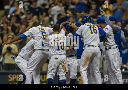 25 mai 2018 : fête des Brasseurs une victoire sur les mets au cours de la partie de baseball de ligue majeure entre les Milwaukee Brewers et les Mets de New York au Miller Park de Milwaukee, WI. John Fisher/CSM Banque D'Images