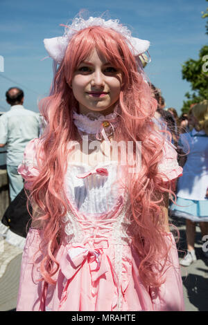 Düsseldorf, Allemagne. 26 mai 2018. Une fan de manga et de cosplay pose en costume. La Journée annuelle du Japon (Japan-Tag) festival célébrant l'amitié germano-japonais a lieu à Düsseldorf. La culture et le mode de vie événement attire des centaines de milliers de visiteurs chaque année. Photo : 51Nord/Alamy Live News Banque D'Images