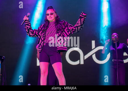 Le Pays de Galles. 26 mai 2018, Mabel effectuant dans le plus grand week-end à Singleton park, Swansea, le 5 mai 2018, le Pays de Galles.© Jason Richardson / Alamy Live News Banque D'Images