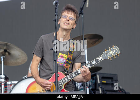 Belfast, Royaume-Uni, 26 mai 2018. Damien O'Neill s'est joint à la poser sur scène à BBC6 Music's Biggest Week-end à Belfast Titanic Slipway en Irlande du Nord. 26 mai 2018. Credit : Darron Mark/Alamy Live News Banque D'Images