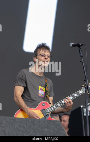 Belfast, Royaume-Uni, 26 mai 2018. Damien O'Neill s'est joint à la poser sur scène à BBC6 Music's Biggest Week-end à Belfast Titanic Slipway en Irlande du Nord. 26 mai 2018. Credit : Darron Mark/Alamy Live News Banque D'Images