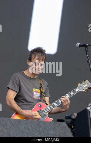 Belfast, Royaume-Uni, 26 mai 2018. Damien O'Neill s'est joint à la poser sur scène à BBC6 Musique€™Plus grand week-end à Belfastâ€™Titanic Slipway en Irlande du Nord. 26 mai 2018. Credit : Darron Mark/Alamy Live News Banque D'Images