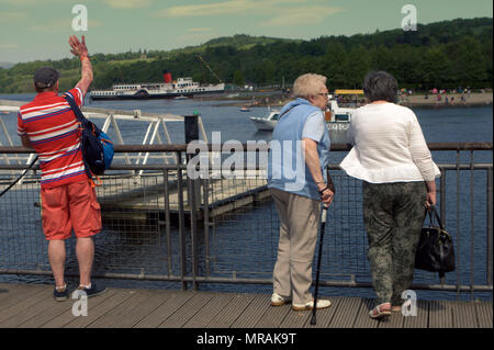 Glasgow, Écosse, Royaume-Uni 26thMay.UK Météo : ensoleillé de l'été cuisine la ville comme les habitants et les touristes s'échapper pour Glasgow Balloch et les plages, parcs et complexe commercial de Loch Lomond Shores. Gérard Ferry/Alamy news Banque D'Images