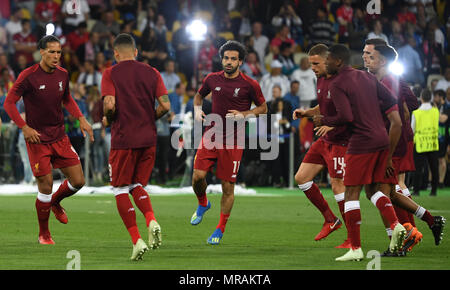 Kiev, Ukraine, le 26 mai 2018, le football, Ligue des Champions, Real Madrid vs FC Liverpool, finale au Complexe sportif national Olimpiyskiy. L'équipe de Liverpool avec Mohamed Salah (C) l'échauffement avant le match. Photo : Ina Fassbender/dpa dpa : Crédit photo alliance/Alamy Live News Crédit : afp photo alliance/Alamy Live News Crédit : afp photo alliance/Alamy Live News Crédit : afp photo alliance/Alamy Live News Banque D'Images