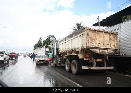 Salvador, Brésil. 23 mai, 2018. Grève des chauffeurs de camion lock BR ? ?324. Credit : Mauro Akin Nassor/FotoArena/Alamy Live News Banque D'Images