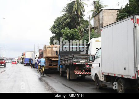 Salvador, Brésil. 23 mai, 2018. Grève des chauffeurs de camion lock BR ? ?324. Credit : Mauro Akin Nassor/FotoArena/Alamy Live News Banque D'Images