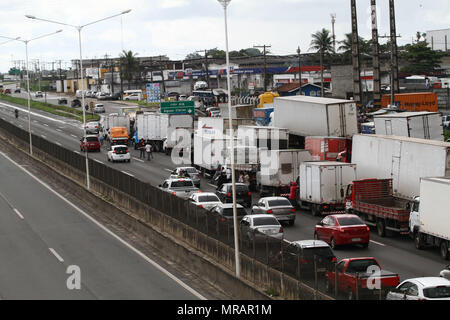 Salvador, Brésil. 23 mai, 2018. Grève des chauffeurs de camion lock BR ? ?324. Credit : Mauro Akin Nassor/FotoArena/Alamy Live News Banque D'Images