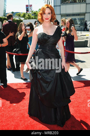 Christina Hendricks 2010 Creative Emmy Awards au Nokia Theatre de Los Angeles.Red Carpet Event, Vertical, USA, Cinéma, Célébrités, photographie, Bestof, Arts, Culture et divertissement, Célébrités Topix , le meilleur de la mode, de l'événement dans la vie d'Hollywood, Californie - Tapis rouge, USA, Cinéma, Célébrités, cinéma, télévision, Célébrités célébrités musique, photographie, Arts, Culture et divertissement, tsuni@Gamma-USA.com , enquête , vertical, une personne,, mode, full length Banque D'Images