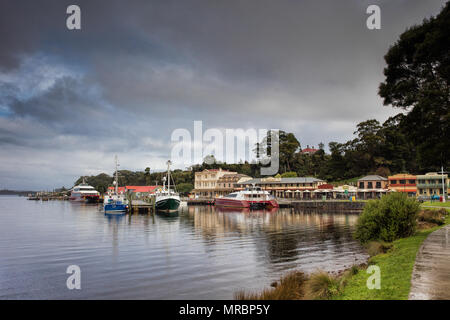 Strahan, une petite ville côtière et destination touristique populaire sur la côte ouest de la Tasmanie Banque D'Images