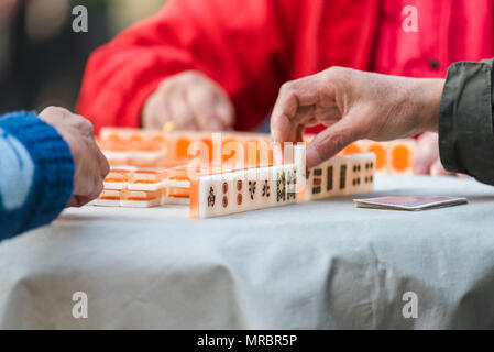 Joueurs de Mahjong close up Banque D'Images