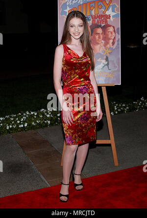 Michelle Trachtenberg qui pose à l'examen préalable de Buffy the Vampire Slayer, épisode Musical au théâtre Paramount sur le lot Paramount à Los Angeles. Le 2 novembre 2001. 157 TrachtenbergMichelle03.JPG157 TrachtenbergMichelle03 Red Carpet Event, Vertical, USA, Cinéma, Célébrités, photographie, Bestof, Arts, Culture et divertissement, Célébrités Topix fashion / Vertical, Best of, événement dans la vie d'Hollywood, Californie - Tapis rouge et en backstage, USA, Cinéma, Célébrités, cinéma, télévision, Célébrités célébrités Musique, Photographie, arts, Bestof de la Culture et du divertissement, T Banque D'Images