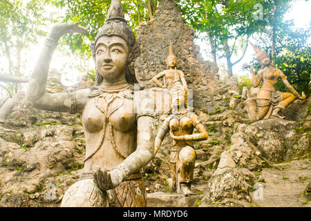 Statues dans le jardin secret de l'île de Koh Samui, Thaïlande Banque D'Images