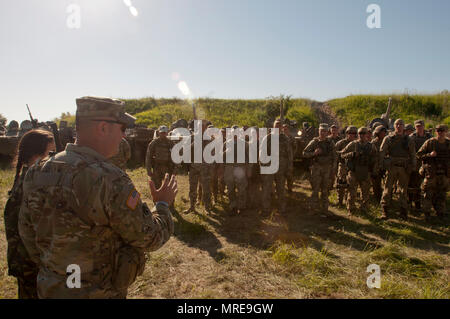 Le Capitaine Matthew McCoy, commandant de la Compagnie Alpha, 1er ...