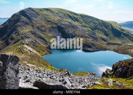 Llyn Hywel et Y Lethr Rhinog de Fach, Pays de Galles, Royaume-Uni Banque D'Images