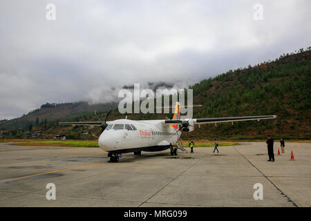 Drukair ATR 42-500 à l'Aéroport International de Paro Paro, Bhoutan, Banque D'Images