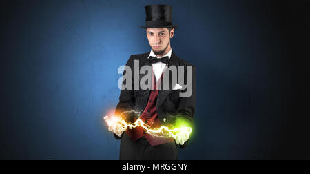 Mousseux magicien super power entre ses deux mains Banque D'Images